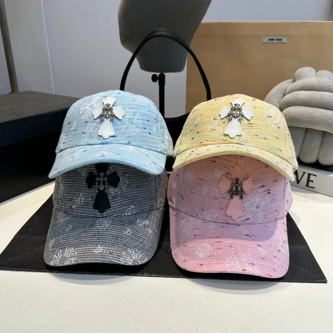 P56 Crow Heart 🆕🆕New baseball cap, personalized fashion classic cross logo, casual with a cool feeling, unisex style, same style for men and women! Very easy to match! Head circumference: 56-58cm is available
